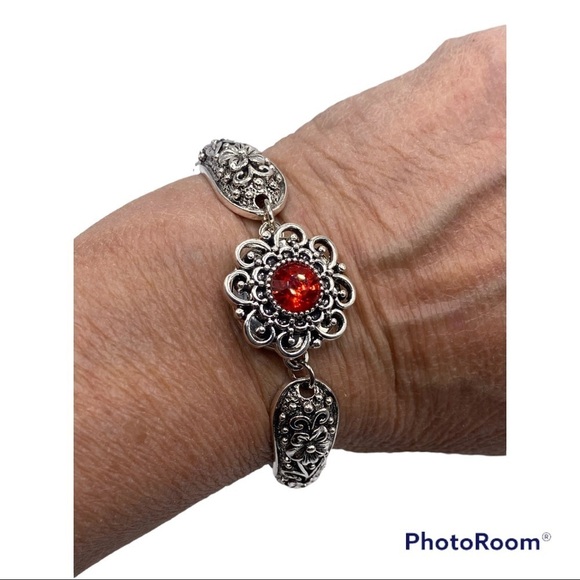 Elegant carved floral vintage style bangle bracelet w/ fancy 18mm snap. VIDEO! - Picture 1 of 15